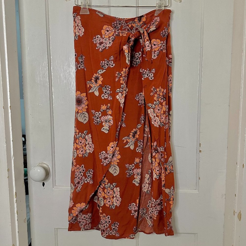 Free People red/orange floral skirt with slit and tie - Size 0